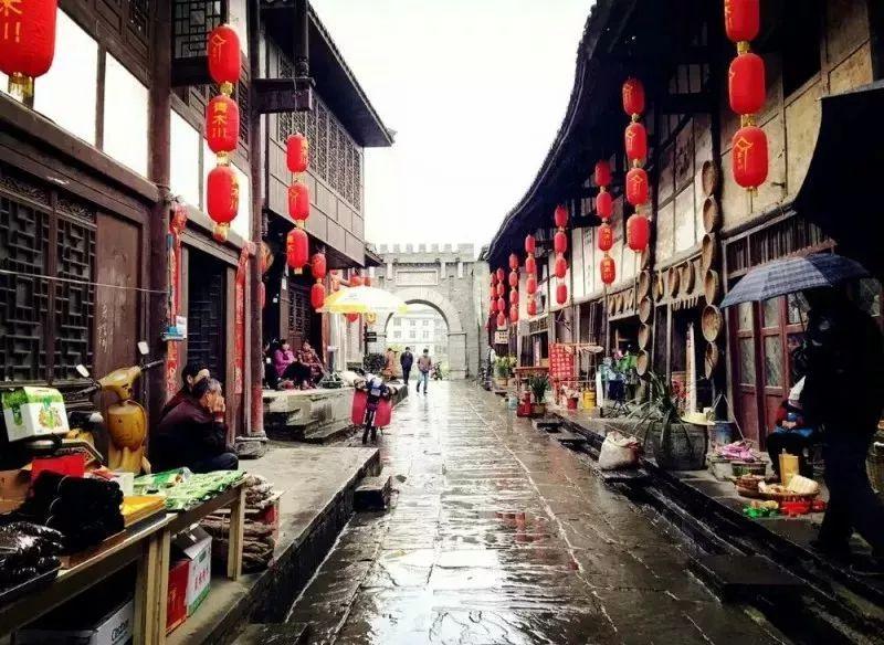 伊朗成功发射“苏雷亚”卫星